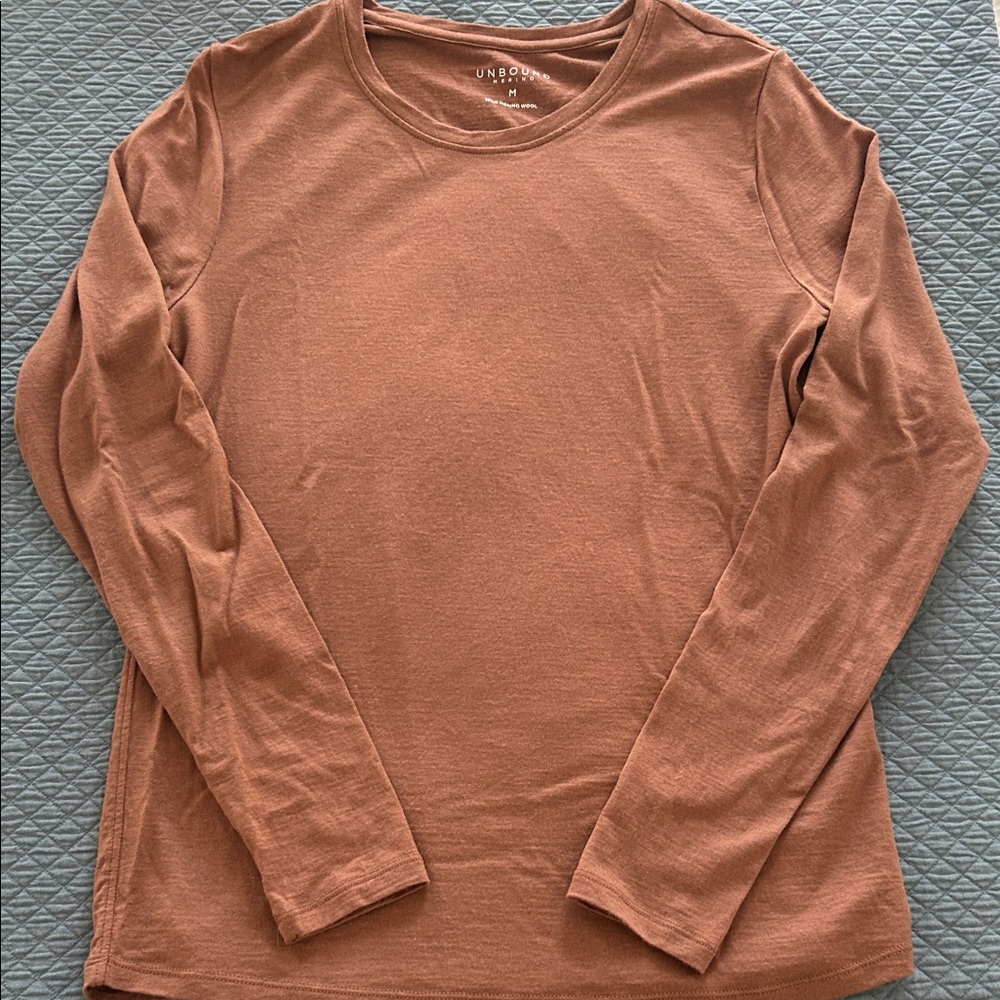 Unbound Merino Women’s Long Sleeve Tee. Size Medium